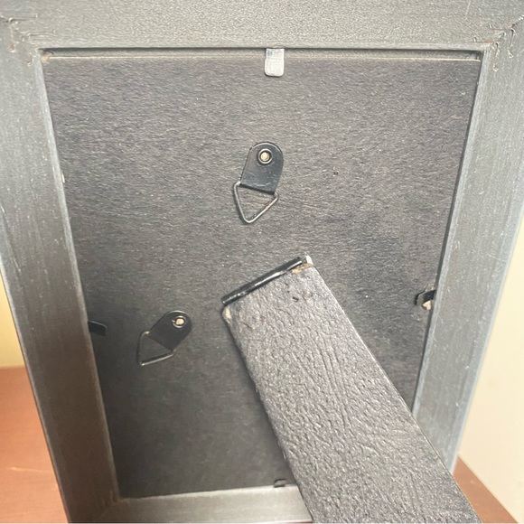 A set of 3 Gold plastic photo frames with glass inserts. - Picture 4 of 10